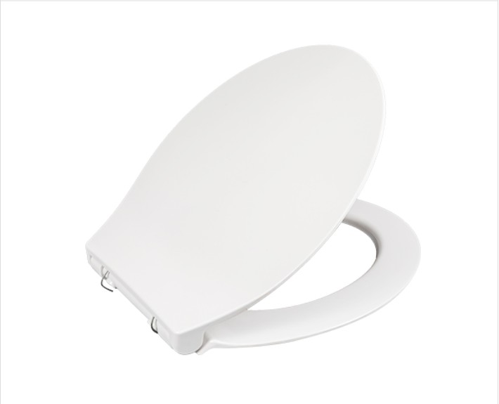 How does the quick plug mechanism in the AU109 Slim O Quick Plug Toilet Seat reduce the need for tools during installation?